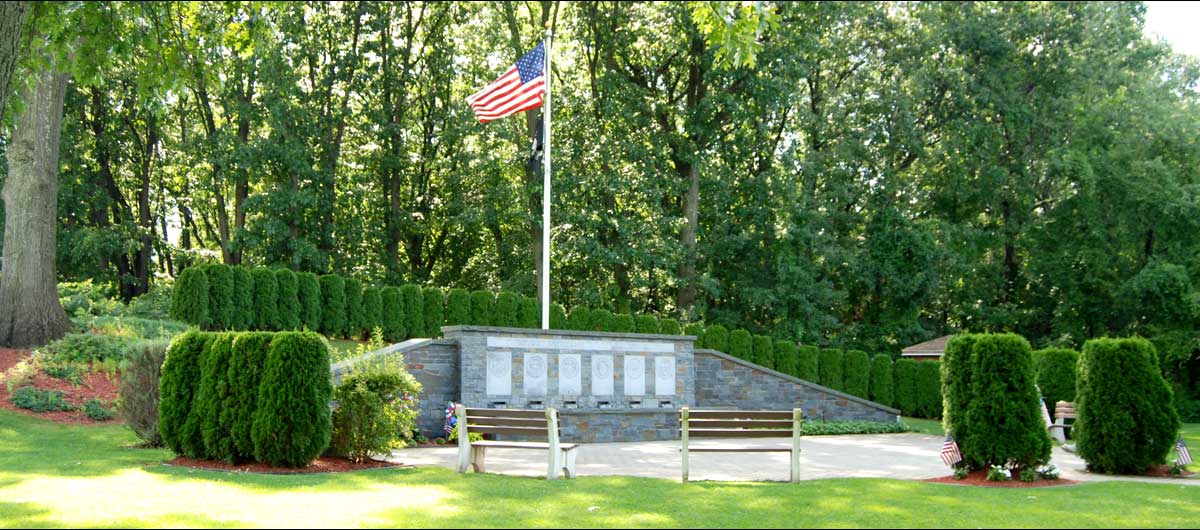 main Colonie Veterans Memorial with flag